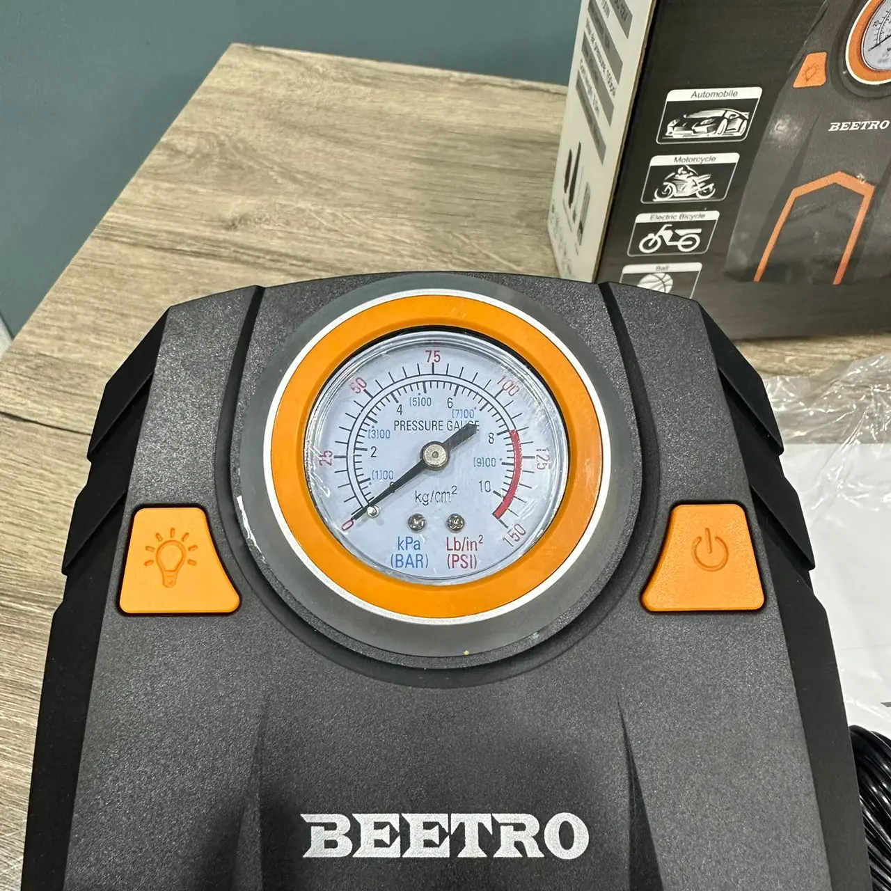 MINI COMPRESSEUR DE VOITURE BEETRO BE0172 DC 12V 20L par MIN